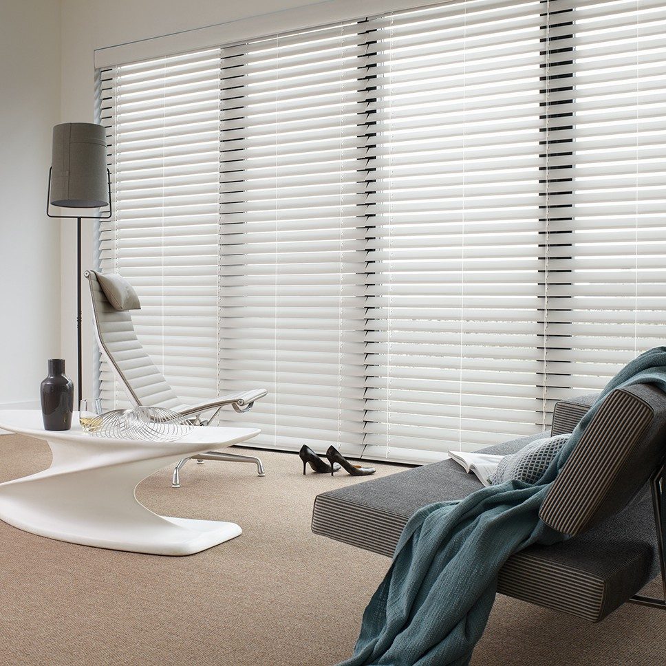 masterwoods venetoan blinds in apartment lounge