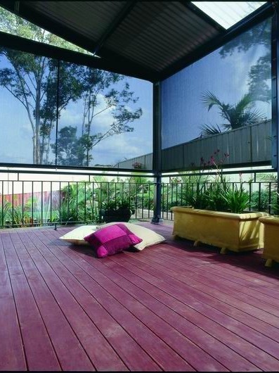 alpha external drop screen on a deck with roof