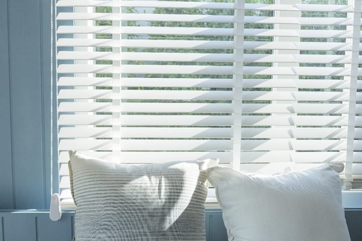 Venetian Blinds white large slats